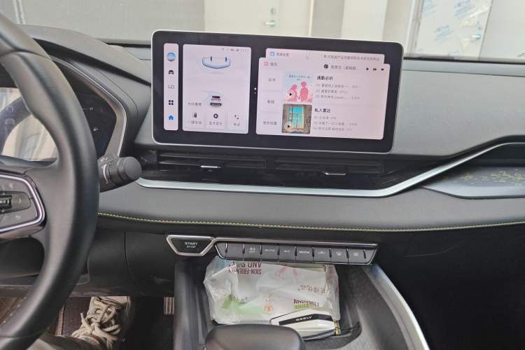 Used Geely Auto Preface 2023 1.5TD Fuyao Version Audio And AC Panel