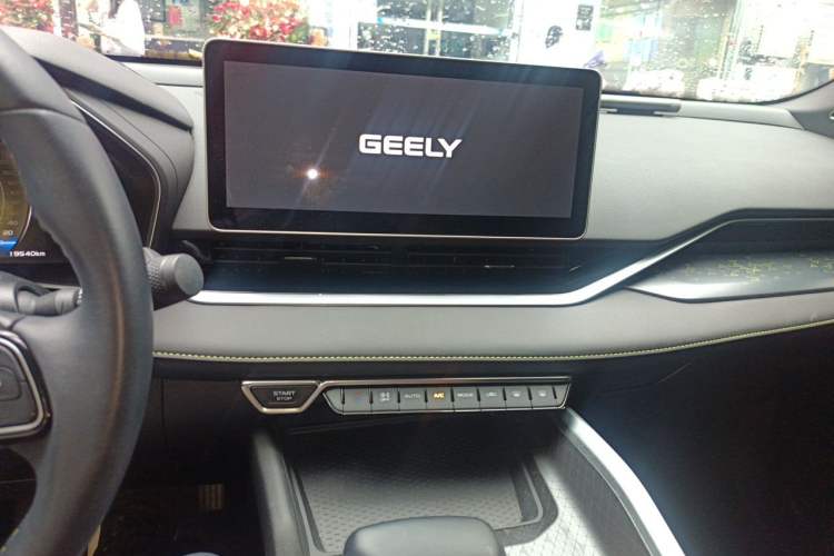 Used Geely Auto Preface 2023 1.5TD Fuyao Version Audio And AC Panel