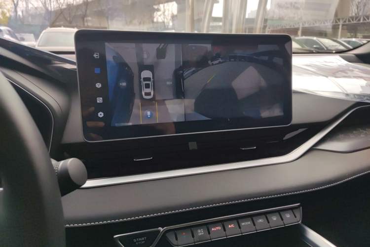 Used Geely Auto Preface 2023 1.5TD Fuyao Version Audio And AC Panel