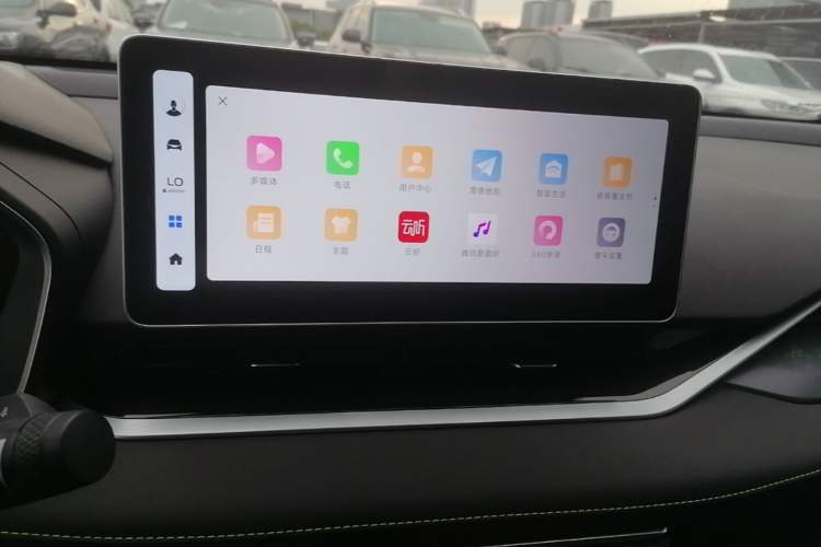 Used Geely Auto Preface 2023 1.5TD Fuyao Version Audio And AC Panel