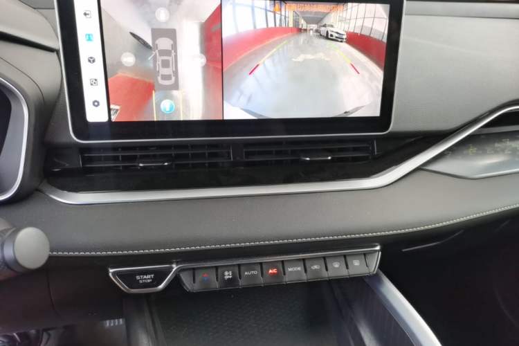 Used Geely Auto Preface 2023 1.5TD Fuyao Version Audio And AC Panel