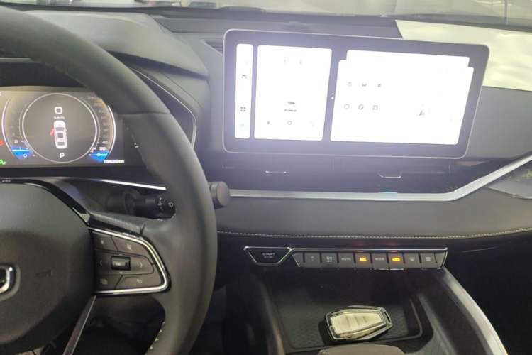 Used Geely Auto Preface 2023 1.5TD Fuyao Version Audio And AC Panel