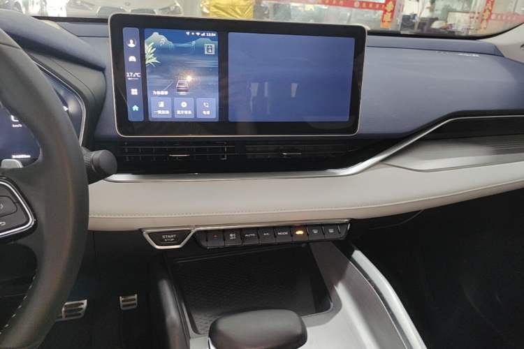 Used Geely Auto Preface 2023 2.0TD Prestige Version Audio And AC Panel