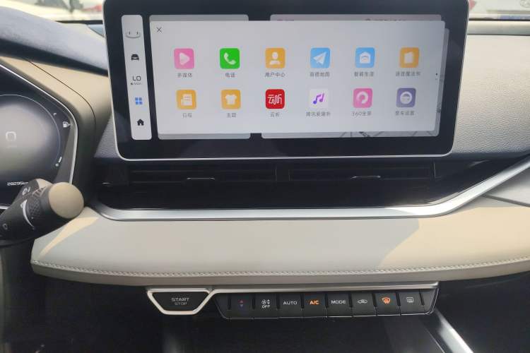 Used Geely Auto Preface 2023 2.0TD Prestige Version Audio And AC Panel