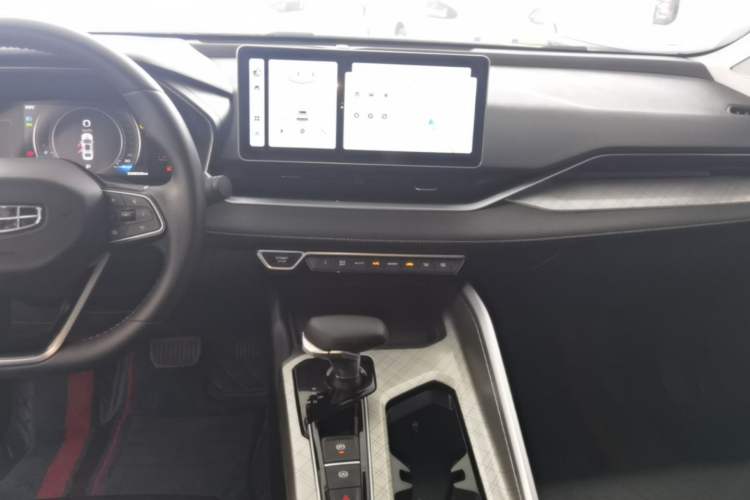 Used Geely Auto Preface 2023 2.0TD Luxury Version Audio And AC Panel