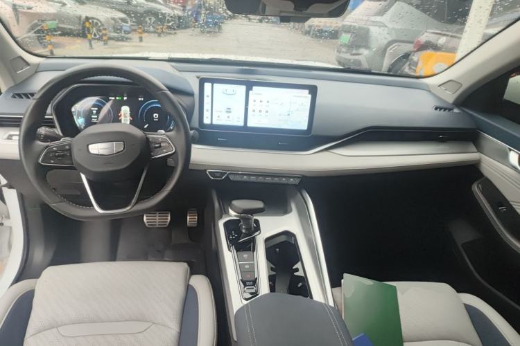 Used Geely Auto Preface 2023 2.0TD Prestige Version Center Console