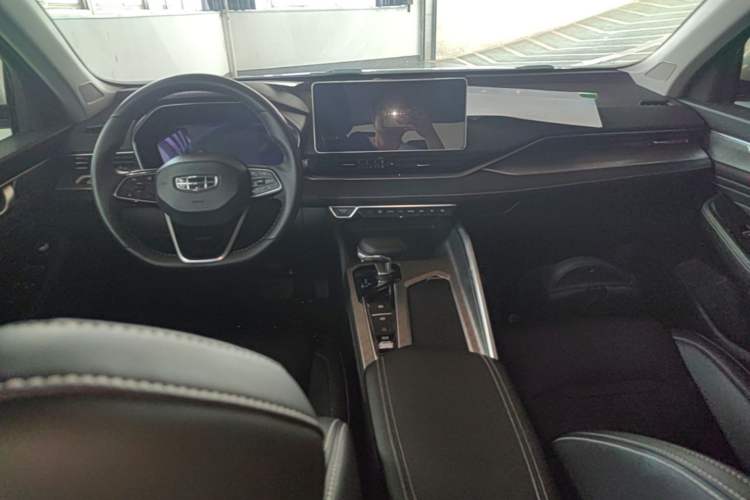 Used Geely Auto Preface 2023 2.0TD Luxury Version Center Console
