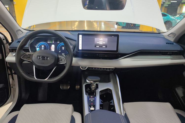 Used Geely Auto Preface 2023 2.0TD Prestige Version Center Console