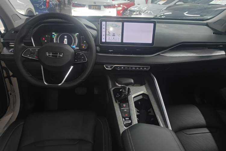 Used Geely Auto Preface 2023 2.0TD Luxury Version Center Console