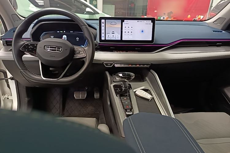Used Geely Auto Preface 2023 2.0TD Prestige Version Center Console