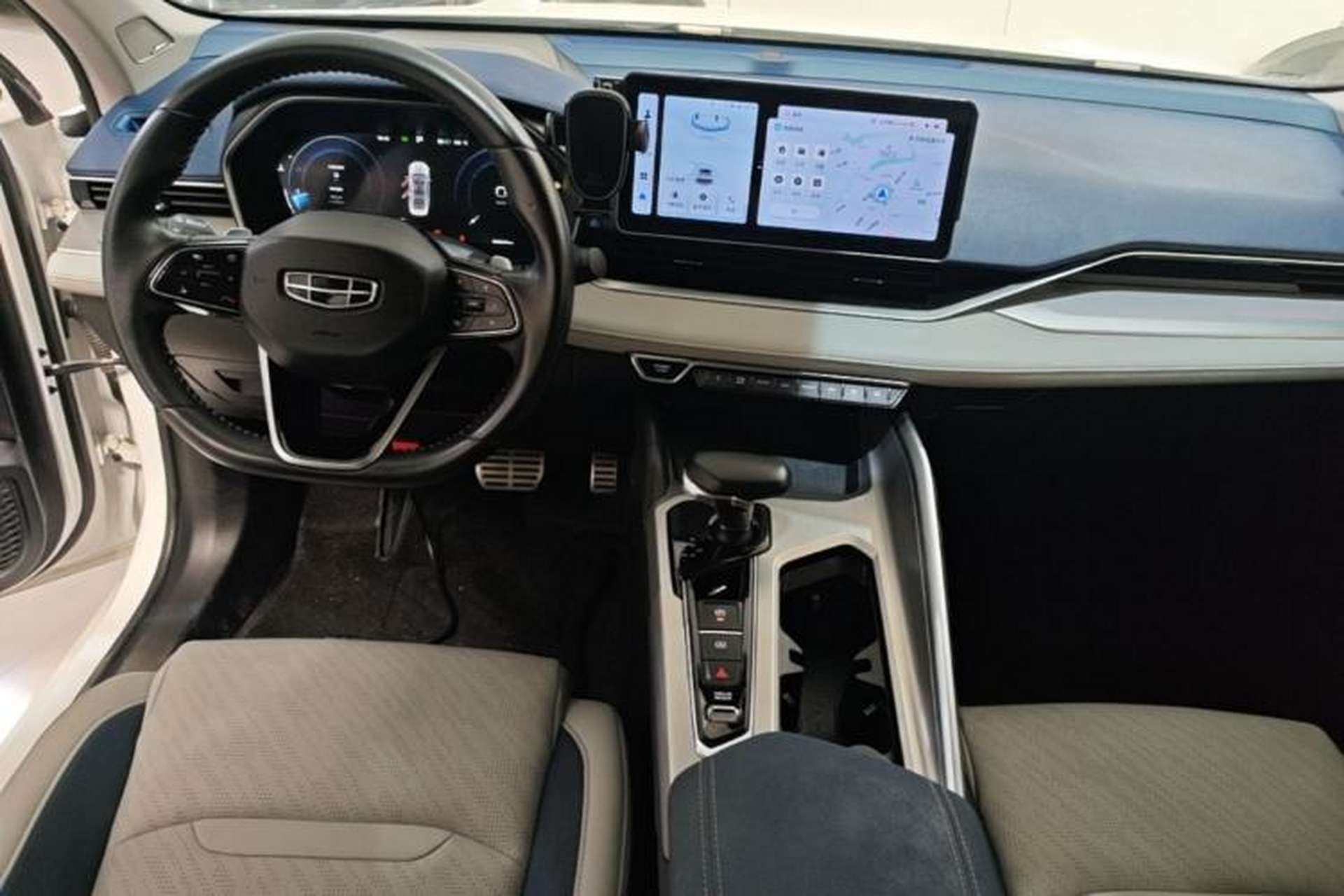 Used Geely Auto Preface 2023 2.0TD Prestige Version Center Console