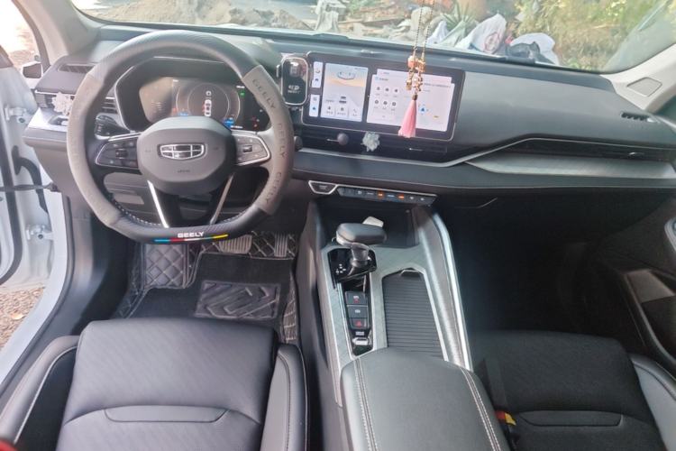 Used Geely Auto Preface 2023 2.0TD Luxury Version Center Console