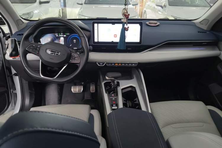 Used Geely Auto Preface 2023 2.0TD Prestige Version Center Console