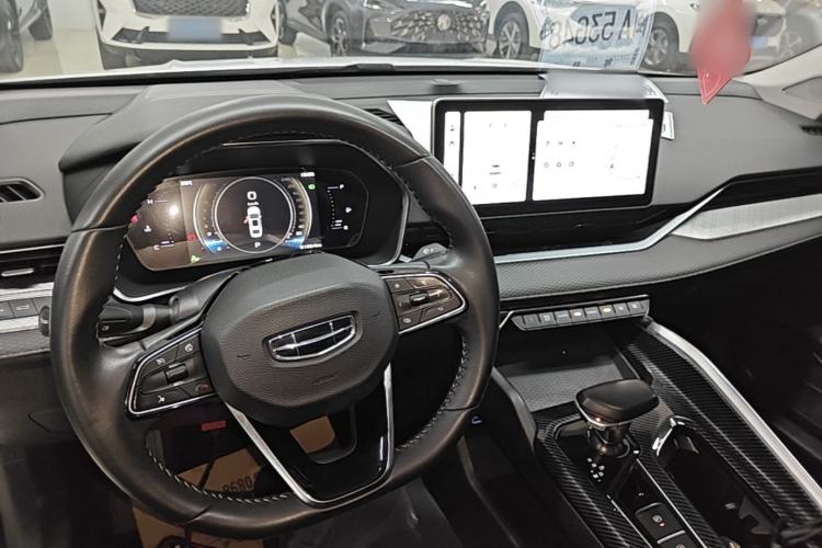 Used Geely Auto Preface 2023 2.0TD Luxury Version Center Console