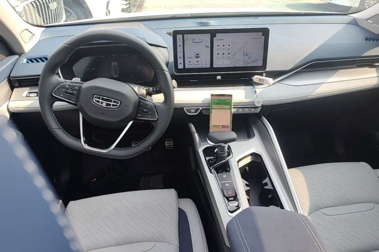 Used Geely Auto Preface 2023 2.0TD Prestige Version Center Console