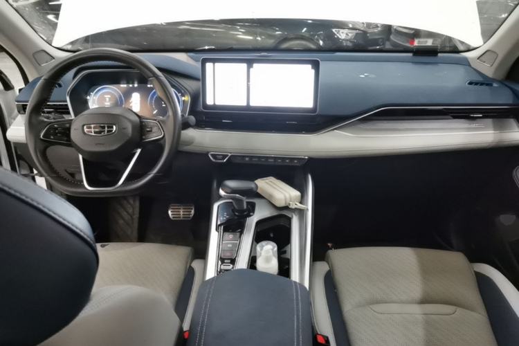 Used Geely Auto Preface 2023 2.0TD Prestige Version Center Console