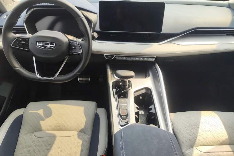 Used Geely Auto Preface 2023 2.0TD Prestige Version Center Console