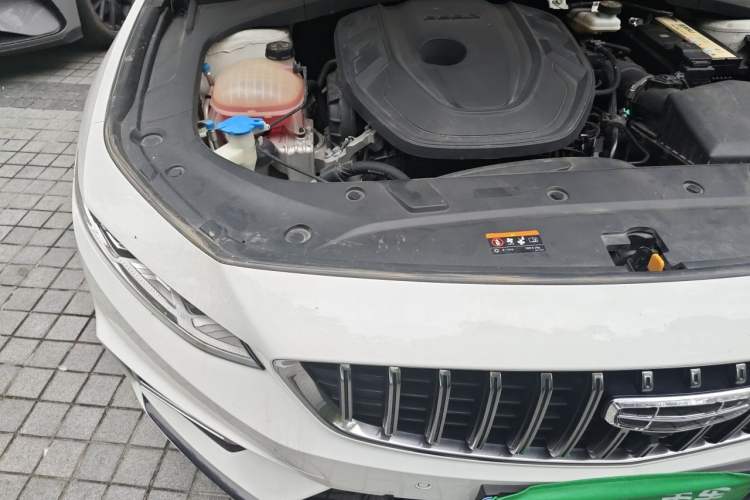 Used Geely Auto Preface 2023 2.0TD Prestige Version Engine Bay Right