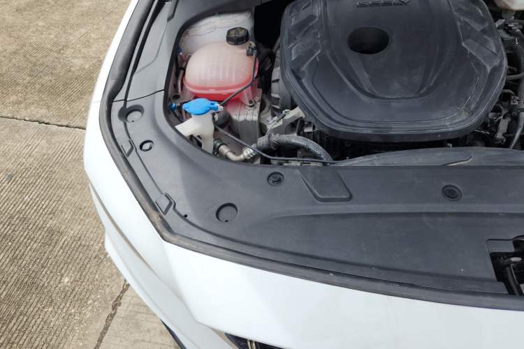 Used Geely Auto Preface 2023 2.0TD Prestige Version Engine Bay Right