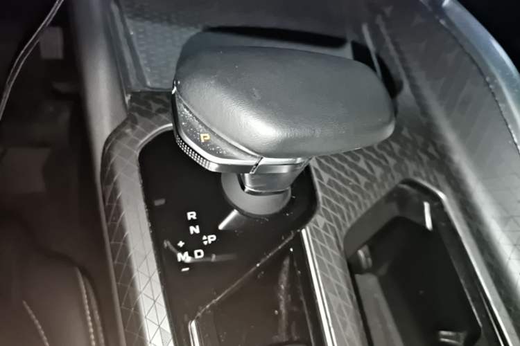 Used Geely Auto Preface 2023 1.5TD Fuyao Version Gear Lever