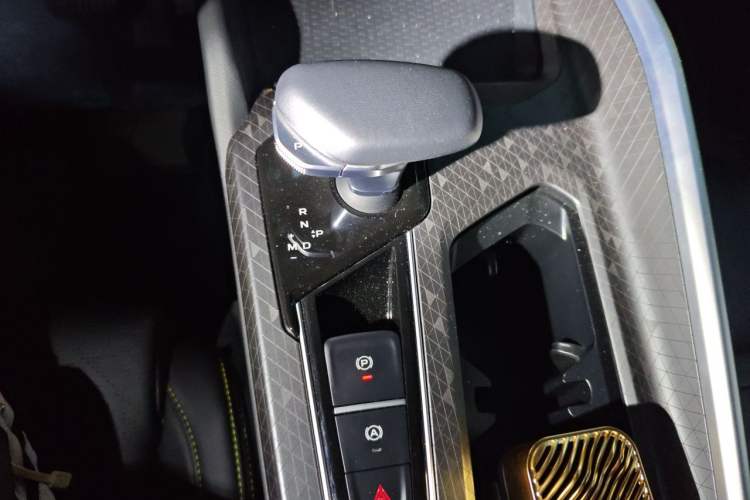 Used Geely Auto Preface 2023 1.5TD Kunlun Edition Gear Lever