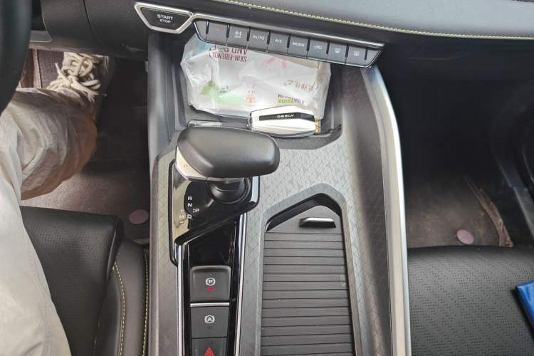 Used Geely Auto Preface 2023 1.5TD Fuyao Version Gear Lever