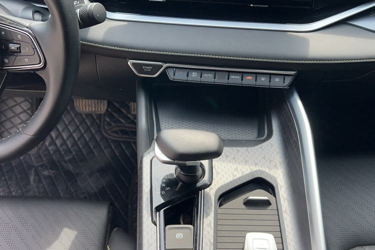 Used Geely Auto Preface 2023 1.5TD Kunlun Edition Gear Lever