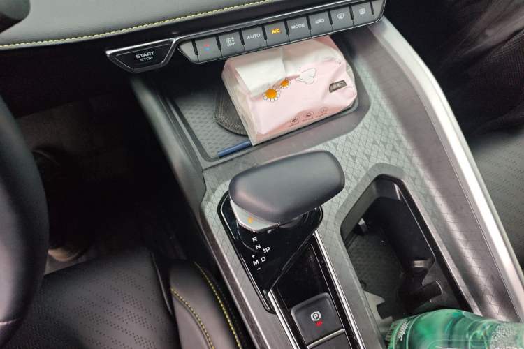 Used Geely Auto Preface 2023 1.5TD Fuyao Version Gear Lever