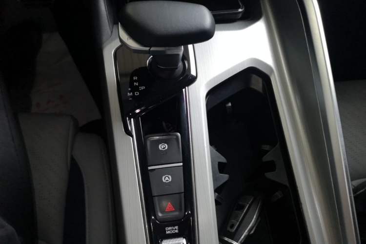 Used Geely Auto Preface 2023 2.0TD Prestige Version Gear Lever