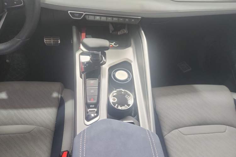 Used Geely Auto Preface 2023 2.0TD Prestige Version Gear Lever