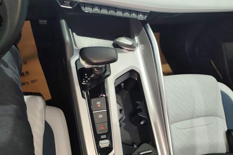 Used Geely Auto Preface 2023 2.0TD Prestige Version Gear Lever