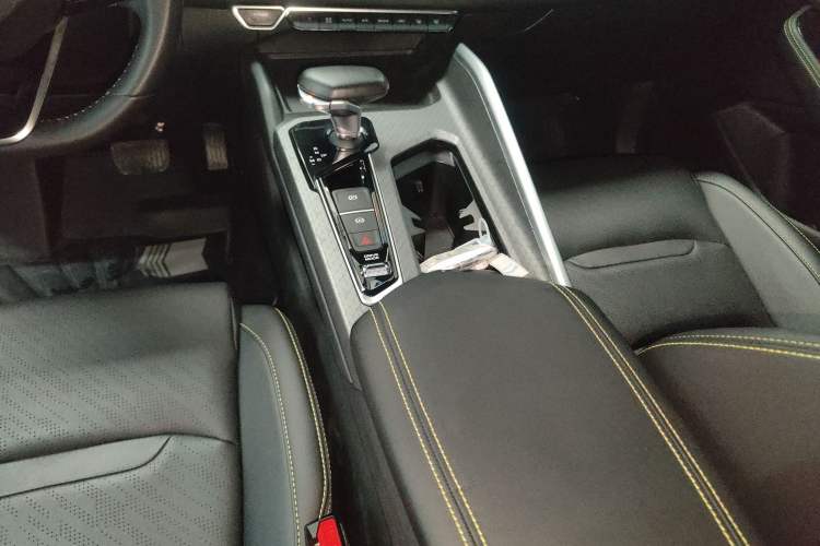 Used Geely Auto Preface 2023 1.5TD Fuyao Version Gear Lever