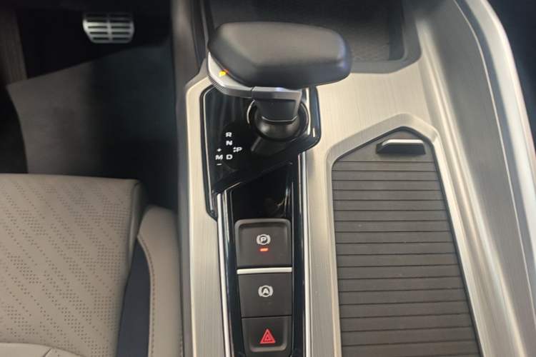 Used Geely Auto Preface 2023 2.0TD Prestige Version Gear Lever