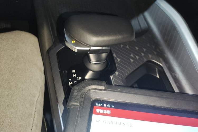 Used Geely Auto Preface 2023 1.5TD Kunlun Edition Gear Lever