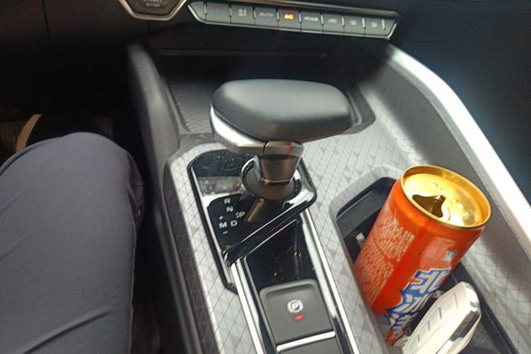 Used Geely Auto Preface 2023 1.5TD Fuyao Version Gear Lever
