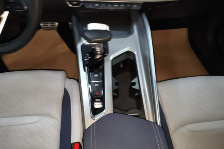 Used Geely Auto Preface 2023 2.0TD Prestige Version Gear Lever