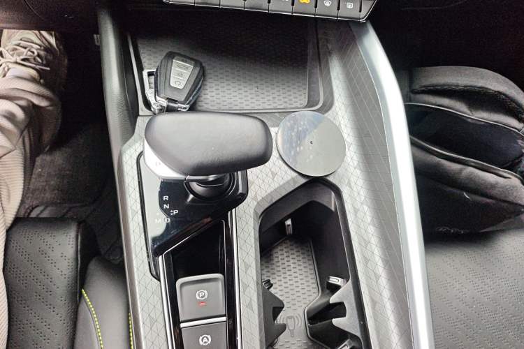 Used Geely Auto Preface 2023 1.5TD Kunlun Edition Gear Lever