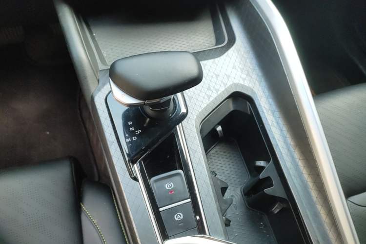 Used Geely Auto Preface 2023 1.5TD Kunlun Edition Gear Lever