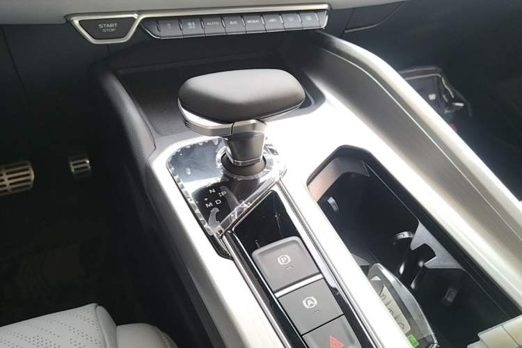 Used Geely Auto Preface 2023 2.0TD Prestige Version Gear Lever