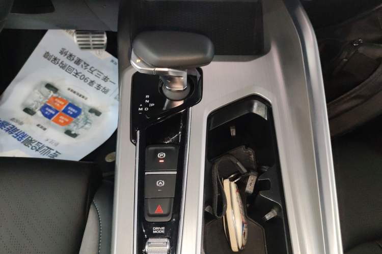 Used Geely Auto Preface 2023 2.0TD "Only This Verdant Green" Edition Gear Lever