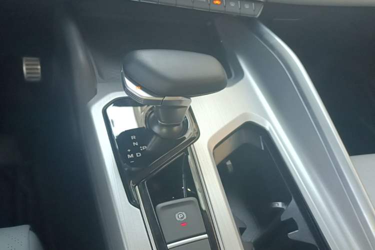 Used Geely Auto Preface 2023 2.0TD Prestige Version Gear Lever