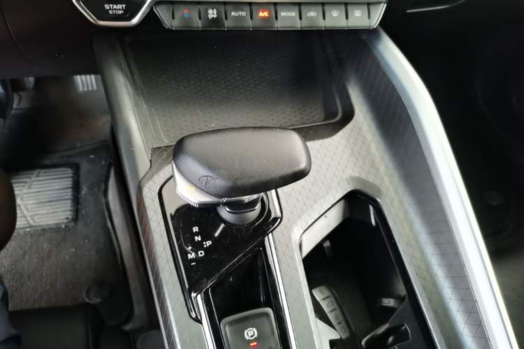 Used Geely Auto Preface 2023 1.5TD Fuyao Version Gear Lever