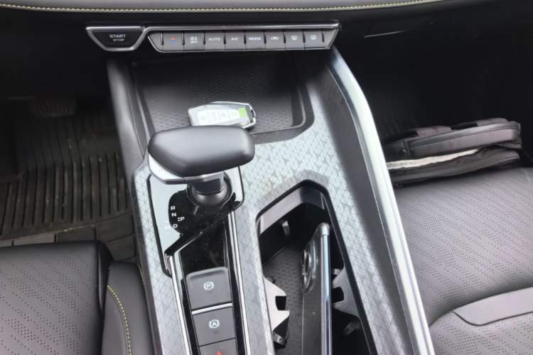 Used Geely Auto Preface 2023 1.5TD Kunlun Edition Gear Lever
