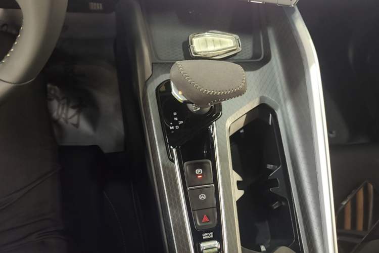 Used Geely Auto Preface 2023 1.5TD Fuyao Version Gear Lever