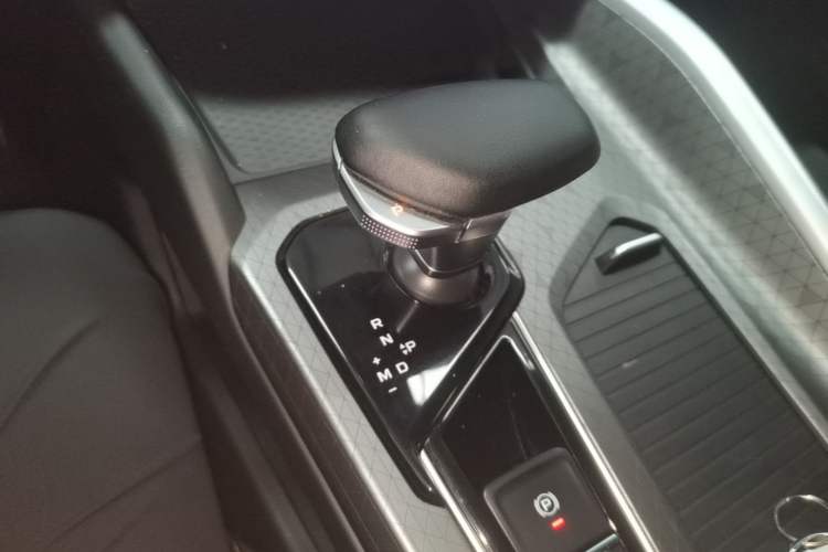 Used Geely Auto Preface 2023 1.5TD Kunlun Edition Gear Lever