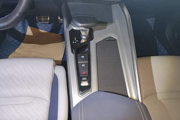 Used Geely Auto Preface 2023 2.0TD Prestige Version Gear Lever