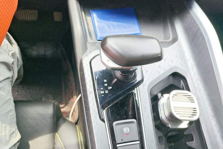 Used Geely Auto Preface 2023 1.5TD Kunlun Edition Gear Lever
