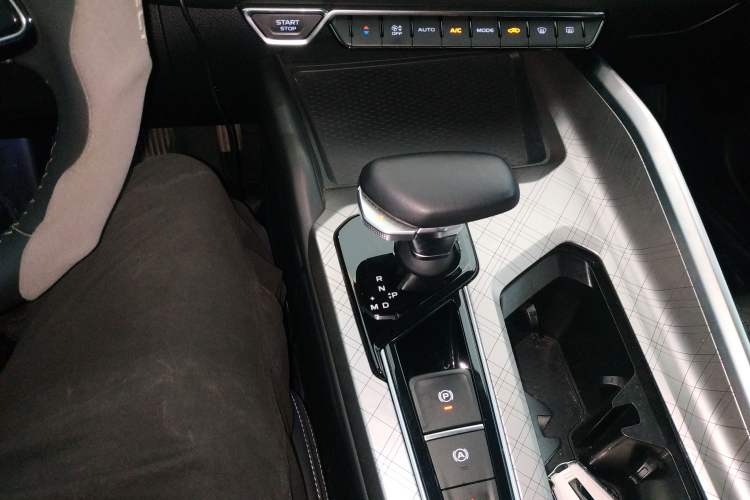 Used Geely Auto Preface 2023 2.0TD Luxury Version Gear Lever