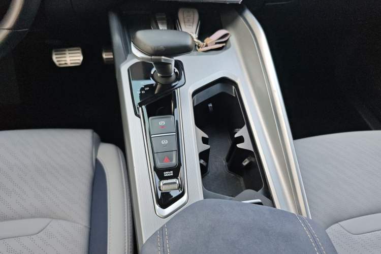 Used Geely Auto Preface 2023 2.0TD Prestige Version Gear Lever