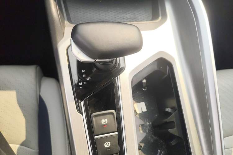 Used Geely Auto Preface 2023 2.0TD Prestige Version Gear Lever